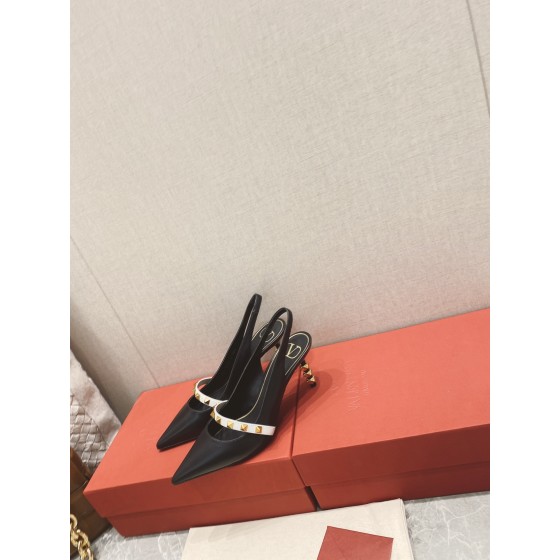 【Valentino】𝟐𝟎𝟐𝟏/𝐒𝐒 𝐧𝐞𝐰 Valentino Lambskin back lace-up heel with sculpted work