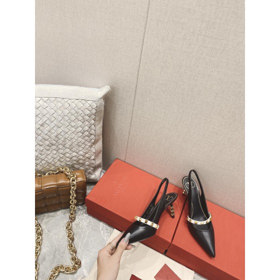 【Valentino】𝟐𝟎𝟐𝟏/𝐒𝐒 𝐧𝐞𝐰 Valentino Lambskin back lace-up heel with sculpted work