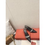 【Valentino】𝟐𝟎𝟐𝟏/𝐒𝐒 𝐧𝐞𝐰 Valentino Lambskin back lace-up heel with sculpted work