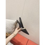 【Valentino】𝟐𝟎𝟐𝟏/𝐒𝐒 𝐧𝐞𝐰 Valentino Lambskin back lace-up heel with sculpted work