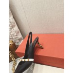 【Valentino】𝟐𝟎𝟐𝟏/𝐒𝐒 𝐧𝐞𝐰 Valentino Lambskin back lace-up heel with sculpted work