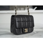 𝗖𝗛𝗔𝗡𝗘𝗟✦𝗖𝗹𝗮𝘀𝘀𝗶𝗰 𝗙𝗹𝗮𝗽 Italy 🇮🇹 The Box Original Lambskin 23𝑪 Early Spring Resort Collection The Most Beautiful Dice Square Fat