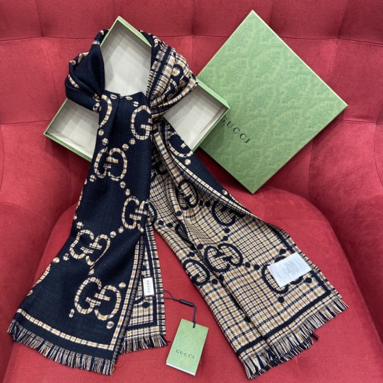 GUCCI Double-sided three-dimensional jacquard scarf 100% wool