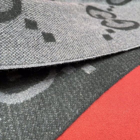 GUCCI Double-sided big 𝐆 tassel scarf 100% cashmere