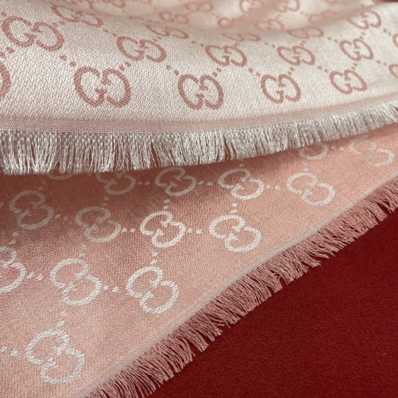 GUCCI Neck Shawl 80% wool ➕ 20% silk
