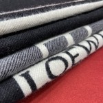 𝐋𝐎𝐄𝐖𝐄 Preppy Scarf_Same style 90% wool 10% cashmere