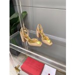 【Valentino】𝟐𝟎𝟐𝟏/𝐒𝐒 𝐧𝐞𝐰 VALENTINO 2022ss spring-summer new big studded high heelss still the classic studded collection