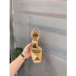 【Valentino】𝟐𝟎𝟐𝟏/𝐒𝐒 𝐧𝐞𝐰 VALENTINO 2022ss spring-summer new big studded high heelss still the classic studded collection