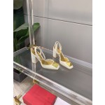 【Valentino】𝟐𝟎𝟐𝟏/𝐒𝐒 𝐧𝐞𝐰 VALENTINO 2022ss spring-summer new big studded high heelss still the classic studded collection