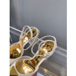 【Valentino】𝟐𝟎𝟐𝟏/𝐒𝐒 𝐧𝐞𝐰 VALENTINO 2022ss spring-summer new big studded high heelss still the classic studded collection