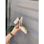 【Valentino】𝟐𝟎𝟐𝟏/𝐒𝐒 𝐧𝐞𝐰 VALENTINO 2022ss spring-summer new big studded high heelss still the classic studded collection