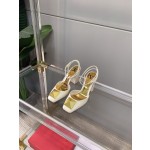 【Valentino】𝟐𝟎𝟐𝟏/𝐒𝐒 𝐧𝐞𝐰 VALENTINO 2022ss spring-summer new big studded high heelss still the classic studded collection