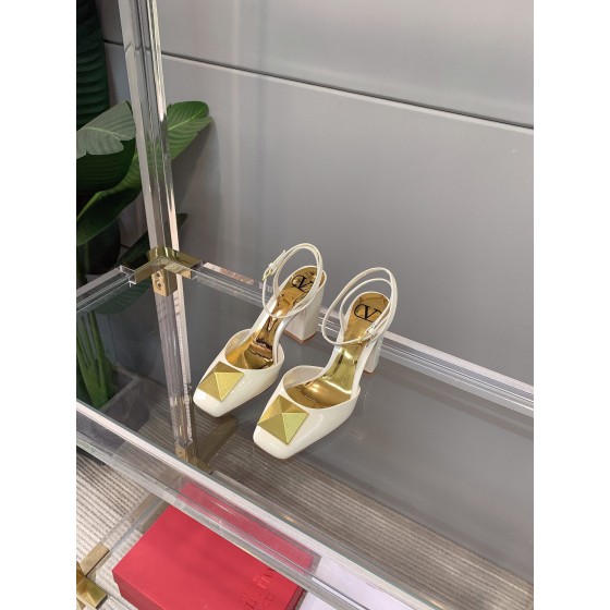 【Valentino】𝟐𝟎𝟐𝟏/𝐒𝐒 𝐧𝐞𝐰 VALENTINO 2022ss spring-summer new big studded high heelss still the classic studded collection