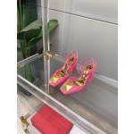 【Valentino】𝟐𝟎𝟐𝟏/𝐒𝐒 𝐧𝐞𝐰 VALENTINO 2022ss spring-summer new big studded high heelss still the classic studded collection