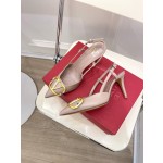 【Valentino】𝟐𝟎𝟐𝟏/𝐒𝐒 𝐧𝐞𝐰 Valentino 2022 spring and summer new large V diamond buckle high heels on the new