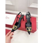 【Valentino】𝟐𝟎𝟐𝟏/𝐒𝐒 𝐧𝐞𝐰 Valentino 2022 spring and summer new large V diamond buckle high heels on the new