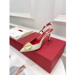 【Valentino】𝟐𝟎𝟐𝟏/𝐒𝐒 𝐧𝐞𝐰 Valentino 2022 spring and summer new large V diamond buckle high heels on the new