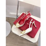 【Valentino】𝟐𝟎𝟐𝟏/𝐒𝐒 𝐧𝐞𝐰 Valentino 2022 spring and summer new large V diamond buckle high heels on the new