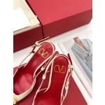 【Valentino】𝟐𝟎𝟐𝟏/𝐒𝐒 𝐧𝐞𝐰 Valentino 2022 spring and summer new large V diamond buckle high heels on the new