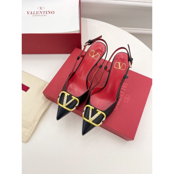 【Valentino】𝟐𝟎𝟐𝟏/𝐒𝐒 𝐧𝐞𝐰 Valentino 2022 spring and summer new large V diamond buckle high heels on the new