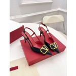 【Valentino】𝟐𝟎𝟐𝟏/𝐒𝐒 𝐧𝐞𝐰 Valentino 2022 spring and summer new large V diamond buckle high heels on the new