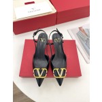 【Valentino】𝟐𝟎𝟐𝟏/𝐒𝐒 𝐧𝐞𝐰 Valentino 2022 spring and summer new large V diamond buckle high heels on the new