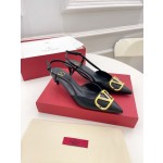 【Valentino】𝟐𝟎𝟐𝟏/𝐒𝐒 𝐧𝐞𝐰 Valentino 2022 spring and summer new large V diamond buckle high heels on the new