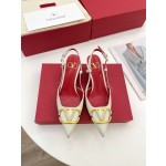 【Valentino】𝟐𝟎𝟐𝟏/𝐒𝐒 𝐧𝐞𝐰 Valentino 2022 spring and summer new large V diamond buckle high heels on the new