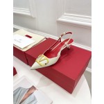 【Valentino】𝟐𝟎𝟐𝟏/𝐒𝐒 𝐧𝐞𝐰 Valentino 2022 spring and summer new large V diamond buckle high heels on the new