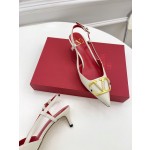 【Valentino】𝟐𝟎𝟐𝟏/𝐒𝐒 𝐧𝐞𝐰 Valentino 2022 spring and summer new large V diamond buckle high heels on the new