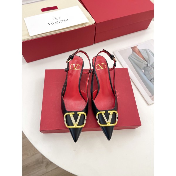 【Valentino】𝟐𝟎𝟐𝟏/𝐒𝐒 𝐧𝐞𝐰 Valentino 2022 spring and summer new large V diamond buckle high heels on the new