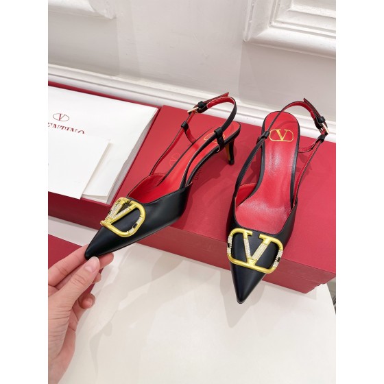 【Valentino】𝟐𝟎𝟐𝟏/𝐒𝐒 𝐧𝐞𝐰 Valentino 2022 spring and summer new large V diamond buckle high heels on the new