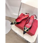 【Valentino】𝟐𝟎𝟐𝟏/𝐒𝐒 𝐧𝐞𝐰 Valentino 2022 spring and summer new large V diamond buckle high heels on the new