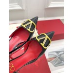 【Valentino】𝟐𝟎𝟐𝟏/𝐒𝐒 𝐧𝐞𝐰 Valentino 2022 spring and summer new large V diamond buckle high heels on the new