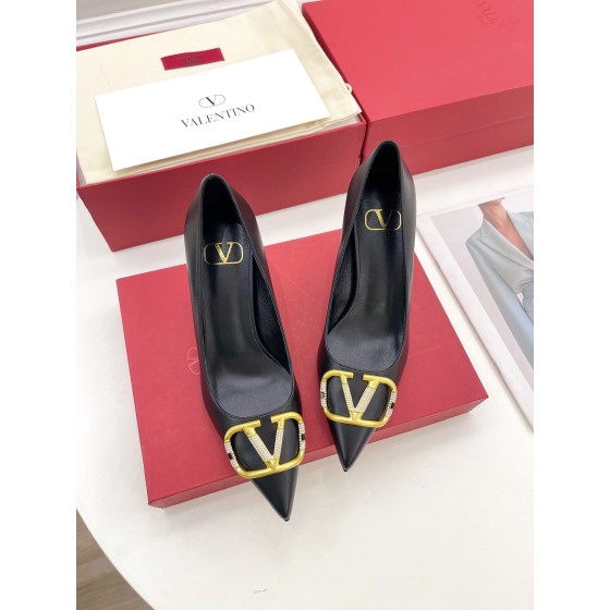 【Valentino】𝟐𝟎𝟐𝟏/𝐒𝐒 𝐧𝐞𝐰 Valentino 2022 spring and summer new large V diamond buckle high heels on the new