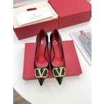 【Valentino】𝟐𝟎𝟐𝟏/𝐒𝐒 𝐧𝐞𝐰 Valentino 2022 spring and summer new large V diamond buckle high heels on the new