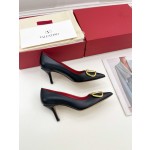 【Valentino】𝟐𝟎𝟐𝟏/𝐒𝐒 𝐧𝐞𝐰 Valentino 2022 spring and summer new large V diamond buckle high heels on the new