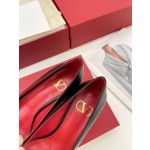 【Valentino】𝟐𝟎𝟐𝟏/𝐒𝐒 𝐧𝐞𝐰 Valentino 2022 spring and summer new large V diamond buckle high heels on the new