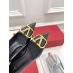 【Valentino】𝟐𝟎𝟐𝟏/𝐒𝐒 𝐧𝐞𝐰 Valentino 2022 spring and summer new large V diamond buckle high heels on the new