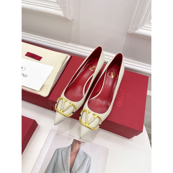 【Valentino】𝟐𝟎𝟐𝟏/𝐒𝐒 𝐧𝐞𝐰 Valentino 2022 spring and summer new large V diamond buckle high heels on the new