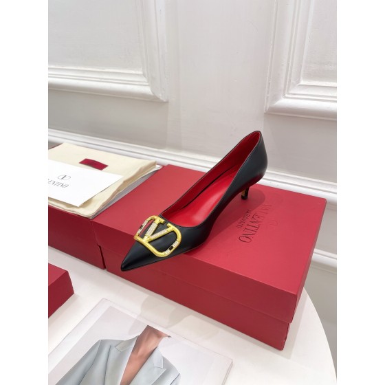 【Valentino】𝟐𝟎𝟐𝟏/𝐒𝐒 𝐧𝐞𝐰 Valentino 2022 spring and summer new large V diamond buckle high heels on the new