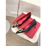 【Valentino】𝟐𝟎𝟐𝟏/𝐒𝐒 𝐧𝐞𝐰 Valentino 2022 spring and summer new large V diamond buckle high heels on the new