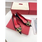 【Valentino】𝟐𝟎𝟐𝟏/𝐒𝐒 𝐧𝐞𝐰 Valentino 2022 spring and summer new large V diamond buckle high heels on the new