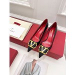 【Valentino】𝟐𝟎𝟐𝟏/𝐒𝐒 𝐧𝐞𝐰 Valentino 2022 spring and summer new large V diamond buckle high heels on the new