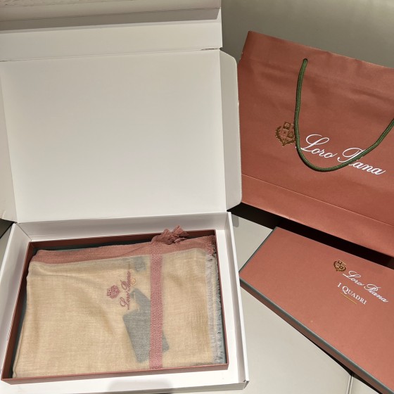 𝐋𝐨𝐫𝐨 𝐩𝐢𝐚𝐧𝐚 Ring Fleece Scarf "Forest" Apricot 100% Cashmere