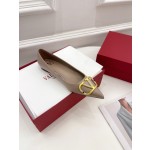 【Valentino】𝟐𝟎𝟐𝟏/𝐒𝐒 𝐧𝐞𝐰 Valentino 2022 spring and summer new large V diamond buckle high heels on the new