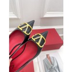 【Valentino】𝟐𝟎𝟐𝟏/𝐒𝐒 𝐧𝐞𝐰 Valentino 2022 spring and summer new large V diamond buckle high heels on the new