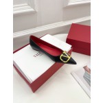 【Valentino】𝟐𝟎𝟐𝟏/𝐒𝐒 𝐧𝐞𝐰 Valentino 2022 spring and summer new large V diamond buckle high heels on the new