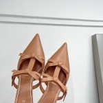 【Valentino】𝟐𝟎𝟐𝟏/𝐒𝐒 𝐧𝐞𝐰 Valentino Early Spring Collection Pointed Toe Bow Sandals