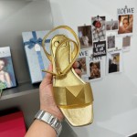 【Valentino】𝟐𝟎𝟐𝟏/𝐒𝐒 𝐧𝐞𝐰 Valentino Early Spring Collection Lace-up Sandals